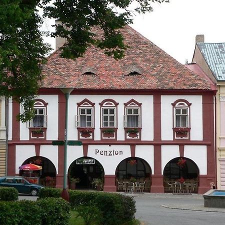 Restaurace A Penzion Podloubi Opocno Exterior photo